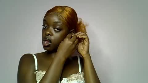 kellymine_ online show from May 18, 1:28 pm