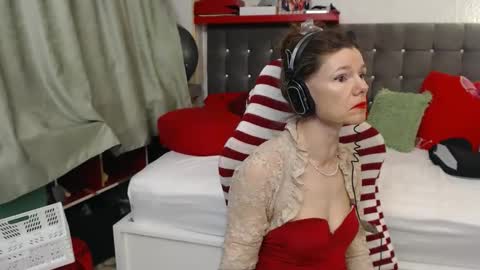 kelly online show from April 15, 10:21 pm