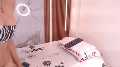 Snapshot of kelsiee_hills chatting on February 25, 12:04 pm Samanta online show from February 25, 12:04 pm