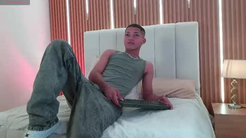 Snapshot of kelvin_josue chatting on May 9, 8:14 pm Kelvin online show from May 9, 8:14 pm