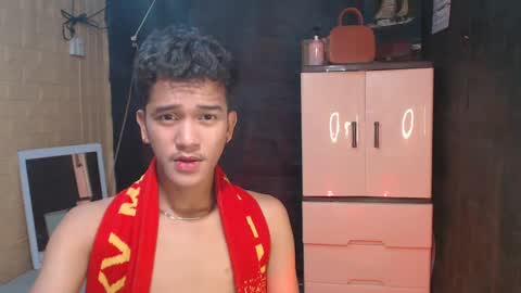 Snapshot of ken_bigcockxx chatting on February 6, 7:56 am Ken online show from February 6, 7:56 am