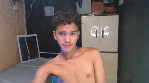 Snapshot of ken_bigcockxx chatting on February 6, 10:00 pm Ken online show from February 6, 10:00 pm