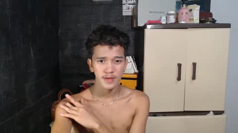 Snapshot of ken_bigcockxx chatting on February 17, 8:41 am Ken online show from February 17, 8:41 am