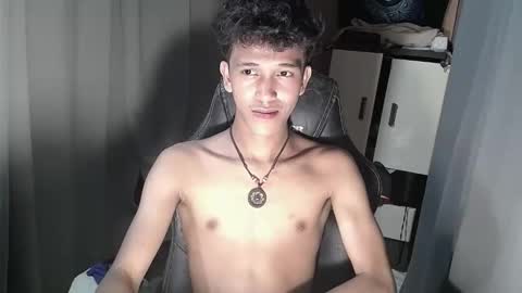 Snapshot of ken_bigcockxx chatting on October 22, 7:02 pm Ken online show from October 22, 7:02 pm