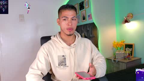 Snapshot of ken_boy_ chatting on January 19, 11:34 am online show from January 19, 11:34 am