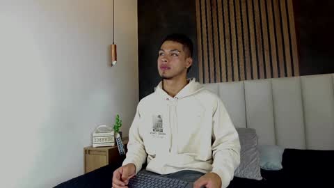 Snapshot of ken_boy_ chatting on February 3, 2:25 am online show from February 3, 2:25 am