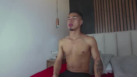 Snapshot of ken_boy_ chatting on February 10, 1:57 am online show from February 10, 1:57 am