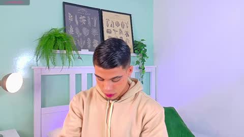 Snapshot of ken_boy_ chatting on September 10, 11:43 am online show from September 10, 11:43 am