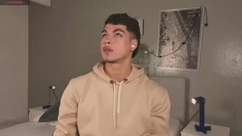 Snapshot of ken_boy_ chatting on October 7, 11:40 am online show from October 7, 11:40 am