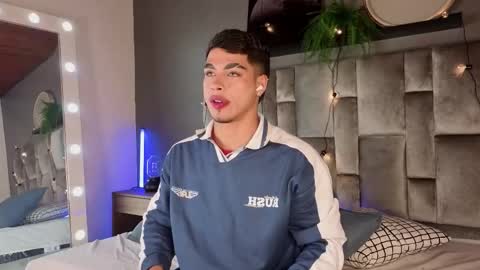 Snapshot of ken_boy_ chatting on October 9, 2:53 am online show from October 9, 2:53 am