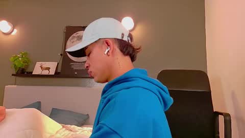 Snapshot of ken_boy_ chatting on October 20, 11:32 am online show from October 20, 11:32 am