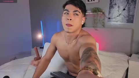 Snapshot of ken_boy_ chatting on October 23, 11:42 am online show from October 23, 11:42 am