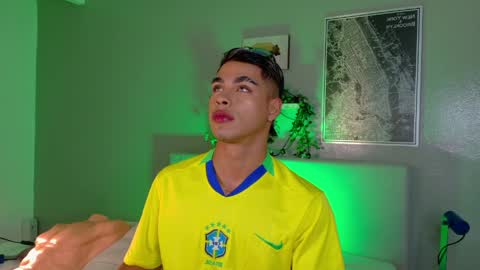   online show from April 5, 11:18 am