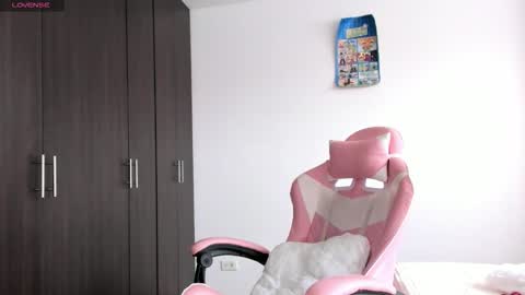 Snapshot of kendal_hot1 chatting on February 7, 7:17 pm Aleja3 online show from February 7, 7:17 pm