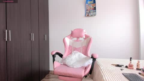 Snapshot of kendal_hot1 chatting on February 12, 2:12 pm Aleja3 online show from February 12, 2:12 pm