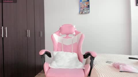 Snapshot of kendal_hot1 chatting on February 16, 6:15 pm Aleja3 online show from February 16, 6:15 pm