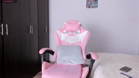 Snapshot of kendal_hot1 chatting on February 23, 6:49 pm Aleja3 online show from February 23, 6:49 pm