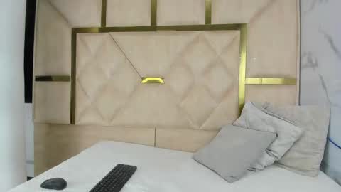 Snapshot of kendall69__ chatting on November 14, 1:10 pm kendall69__ online show from November 14, 1:10 pm