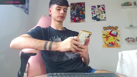 Snapshot of kendall_ros chatting on February 18, 6:47 pm kendall ross online show from February 18, 6:47 pm