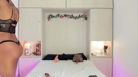 Snapshot of kendallrosse1 chatting on December 4, 11:41 am Kendal online show from December 4, 11:41 am