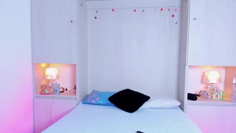 Snapshot of kendallrosse1 chatting on December 18, 12:44 pm Kendal online show from December 18, 12:44 pm