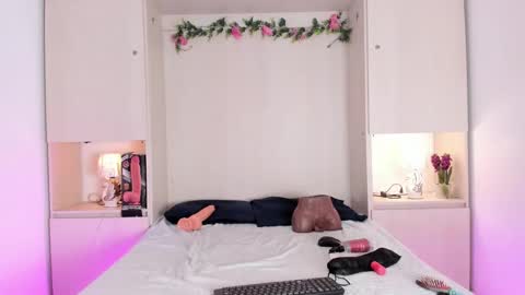 Snapshot of kendallrosse1 chatting on January 6, 12:20 pm Kendal online show from January 6, 12:20 pm