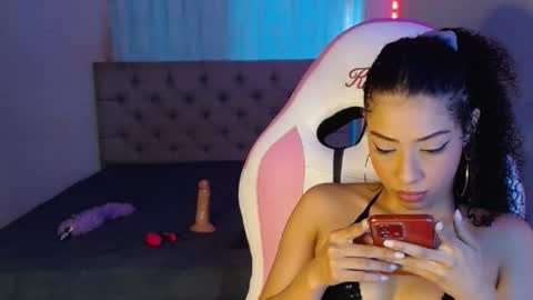 Snapshot of kendallrush2 chatting on December 10, 5:44 pm Kendall Rush online show from December 10, 5:44 pm