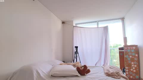 kendall online show from February 21, 10:00 pm