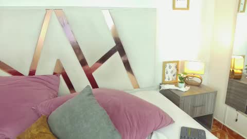 Snapshot of kendalmilleer chatting on February 22, 6:06 am online show from February 22, 6:06 am