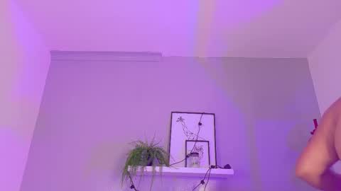 Snapshot of kendalmilleer chatting on October 7, 10:12 am online show from October 7, 10:12 am