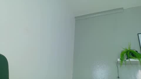 Snapshot of kendalmilleer chatting on October 13, 10:15 am online show from October 13, 10:15 am