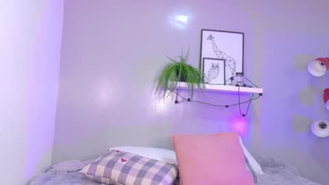 Snapshot of kendalmilleer chatting on October 24, 10:11 am online show from October 24, 10:11 am