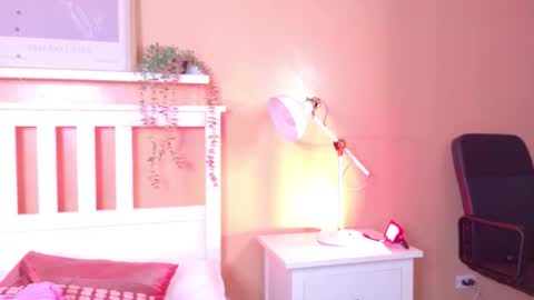 Snapshot of kendalmilleer chatting on October 30, 10:16 am online show from October 30, 10:16 am