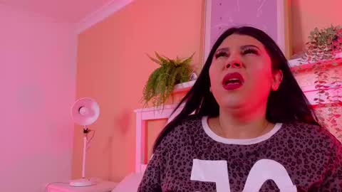 Snapshot of kendalmilleer chatting on November 18, 10:09 am online show from November 18, 10:09 am