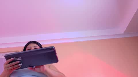 Snapshot of kendalmilleer chatting on December 2, 11:04 am online show from December 2, 11:04 am