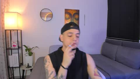 kendel_dimitri online show from May 24, 1:32 am
