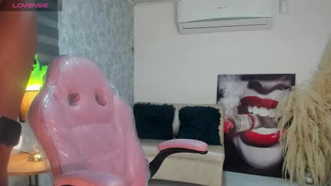 Snapshot of kender21_ chatting on December 18, 9:21 pm Kender online show from December 18, 9:21 pm