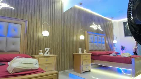 Snapshot of kendra_london chatting on November 7, 9:09 am Kendra London online show from November 7, 9:09 am