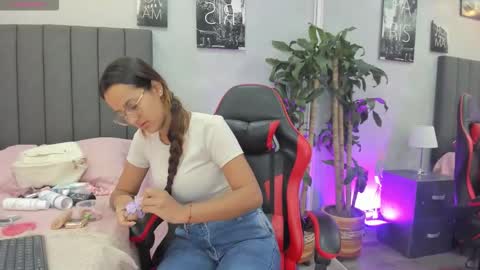 Snapshot of kendra_london chatting on November 24, 11:32 am Kendra London online show from November 24, 11:32 am