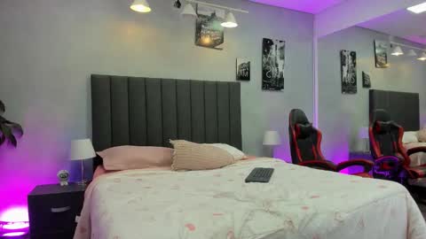 Kendra London online show from March 21, 11:15 am