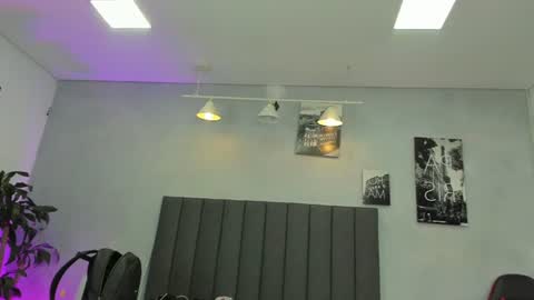 Snapshot of kendra_london chatting on July 2, 11:16 am Kendra London online show from July 2, 11:16 am
