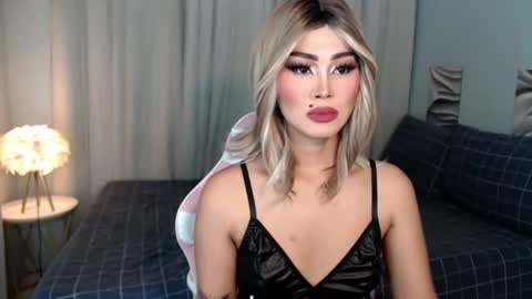 Snapshot of kendra_marie chatting on June 19, 11:30 pm KENDRA online show from June 19, 11:30 pm