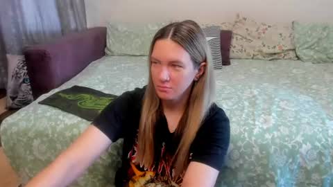 Snapshot of kendra_xx_ chatting on July 2, 12:10 am Kendra online show from July 2, 12:10 am