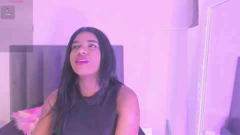 kendrachavez_ online show from December 17, 9:54 pm