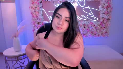 Snapshot of kendraclark_ chatting on April 3, 2:31 am K E N D R A online show from April 3, 2:31 am