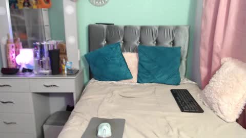 Chriss Morales online show from December 2, 12:09 am