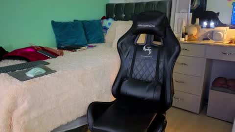 Chriss Morales online show from October 26, 12:05 am