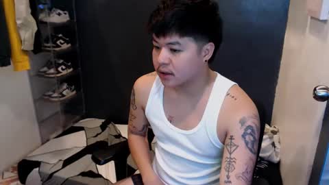 Snapshot of kenhotline911 chatting on February 1, 2:45 pm ken online show from February 1, 2:45 pm