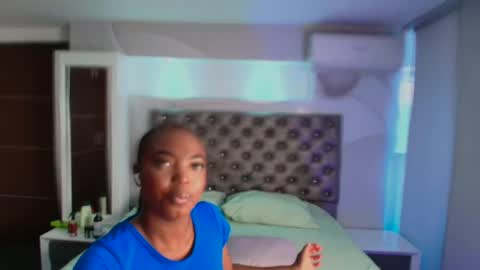 keniagoldenx online show from June 2, 3:36 pm