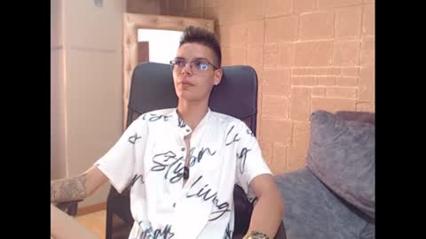 Snapshot of kenn_boy_ chatting on January 24, 3:45 pm kenn_boy_ online show from January 24, 3:45 pm